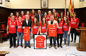 L'Ajuntament de Sagunt rep les ‘guerreres’ del Balonmano Morvedre