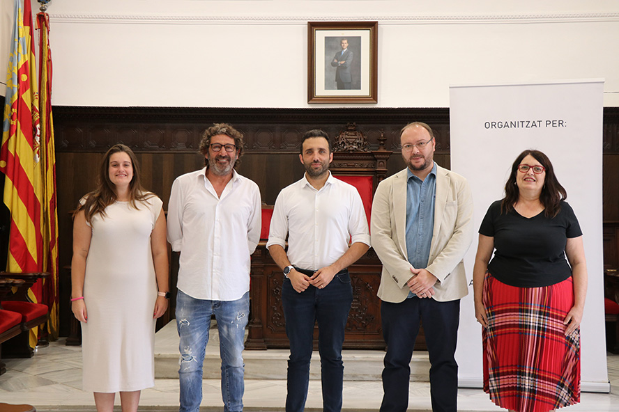 El Ayuntamiento de Sagunto rinde homenaje a  Vicent Andrés Estellés con un recital