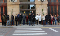 La Corporació Municipal guarda un minut de silenci per l’assassinat d’una dóna a Toledo