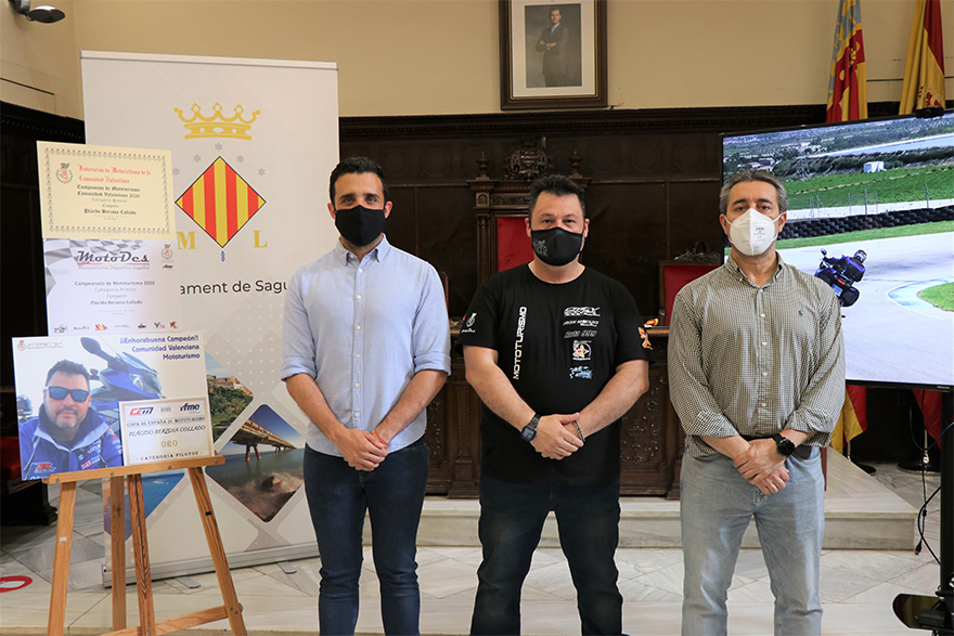L'Ajuntament de Sagunt rep el Campió de Mototurisme 2020, Plácido Berzosa