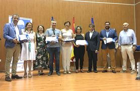 La regidora de Platges arreplega els tres distintius de Bandera Blava per a les platges del Port de Sagunt, Corinto i Almardà