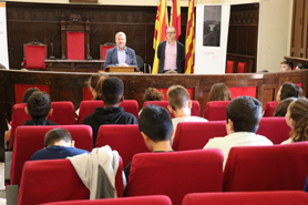 Els alumnes de sisé del col·legi Vilamar del Port de Sagunt visiten l'Ajuntament 