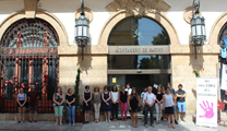 Sagunt guarda un minut de silenci pel presumpte assassinat masclista ocorregut dissabte passat a Granada