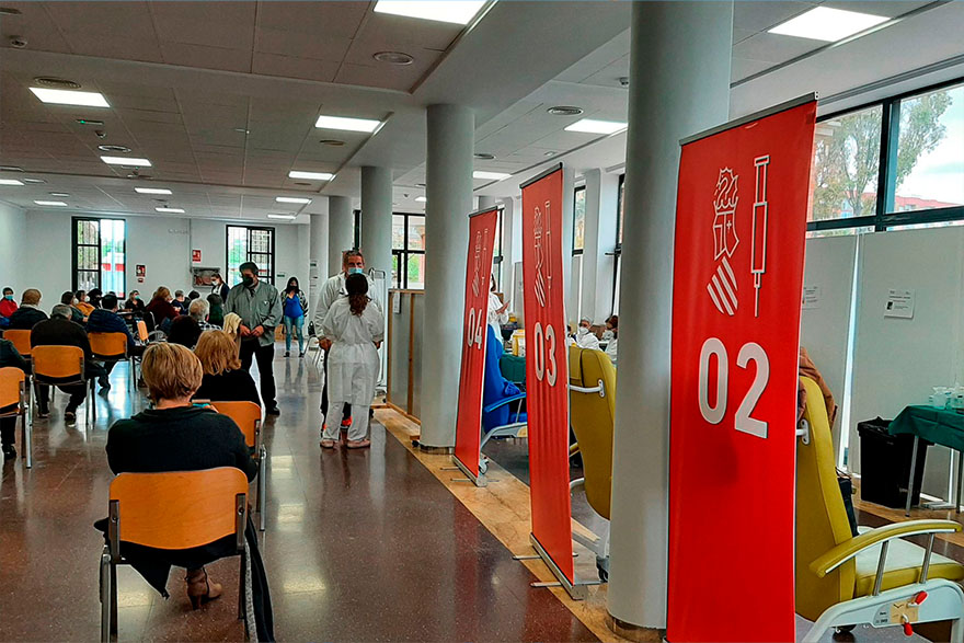La cafetería del Centro Cívico de Puerto de Sagunto volverá a su uso habitual tras la conclusión de las vacunaciones masivas