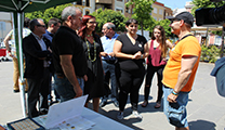 L'alcalde de Sagunt visita l'estand organitzat per l'Associació de Persones Sordes de Sagunt i Camp de Morvedre 