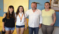 L'alcalde de Sagunt i la regidora d'Esports reben a la gimnasta Violeta Familiar que ha quedat tercera en el Campionat d'Espanya d'Equips i Autonomies