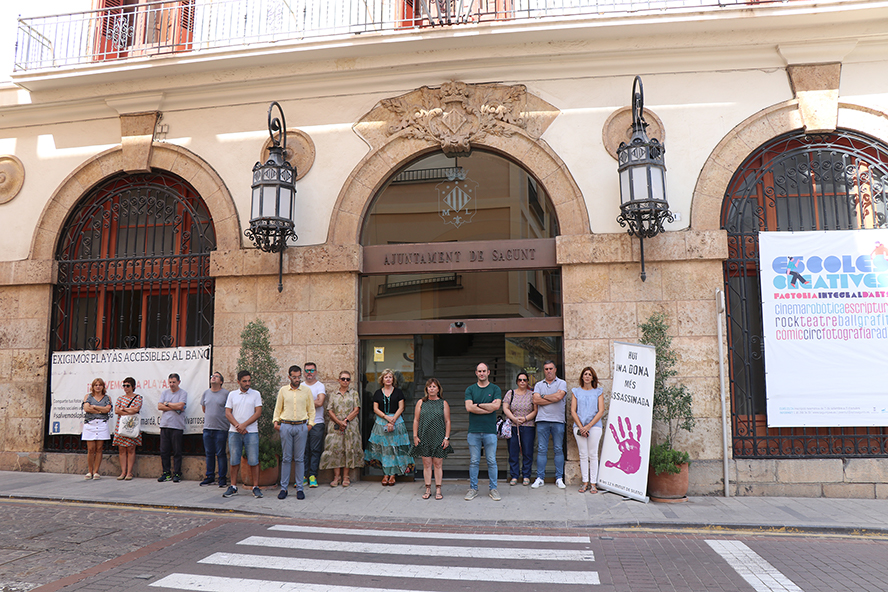 Sagunto guarda un minuto de silencio en señal de condena y repulsa por los asesinatos machistas  en Jaén y Sevilla