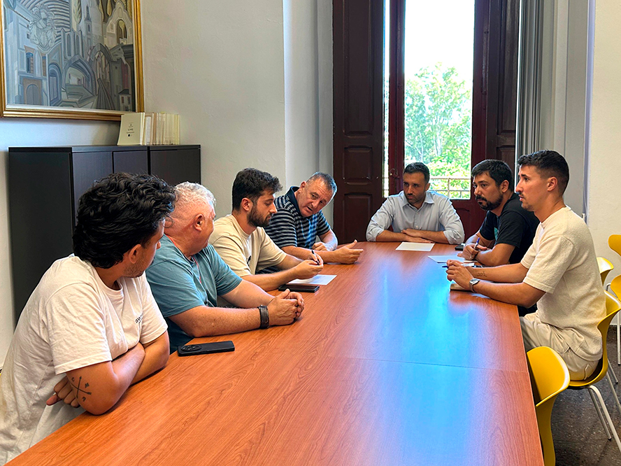 El Equipo de Gobierno se reúne con el Comité de Empresa de Obeikan MDF
