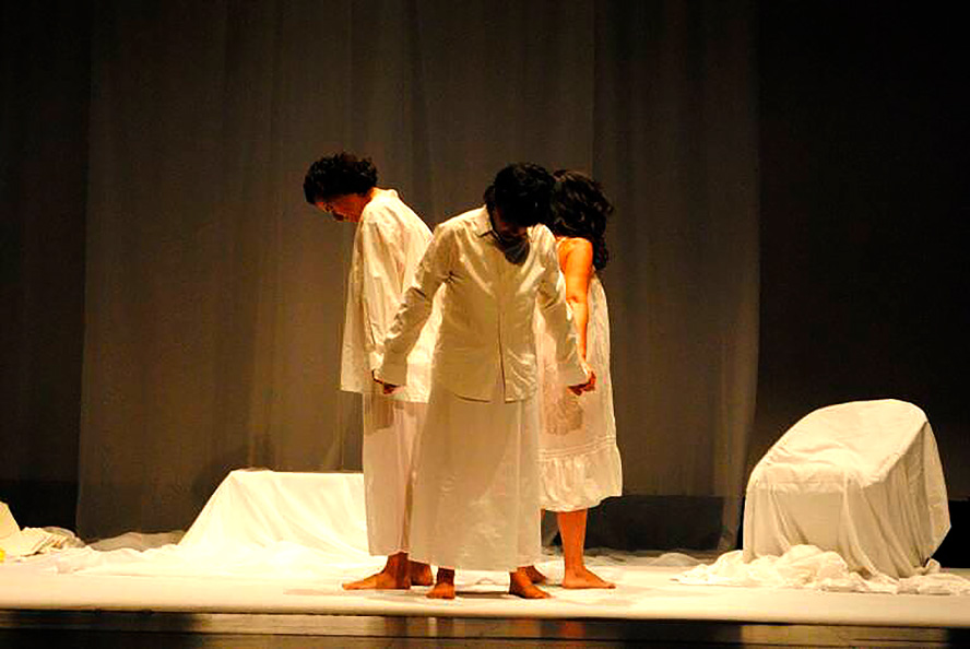 Bambant Teatre representa CoMMando en el Centro Cultural Mario Monreal