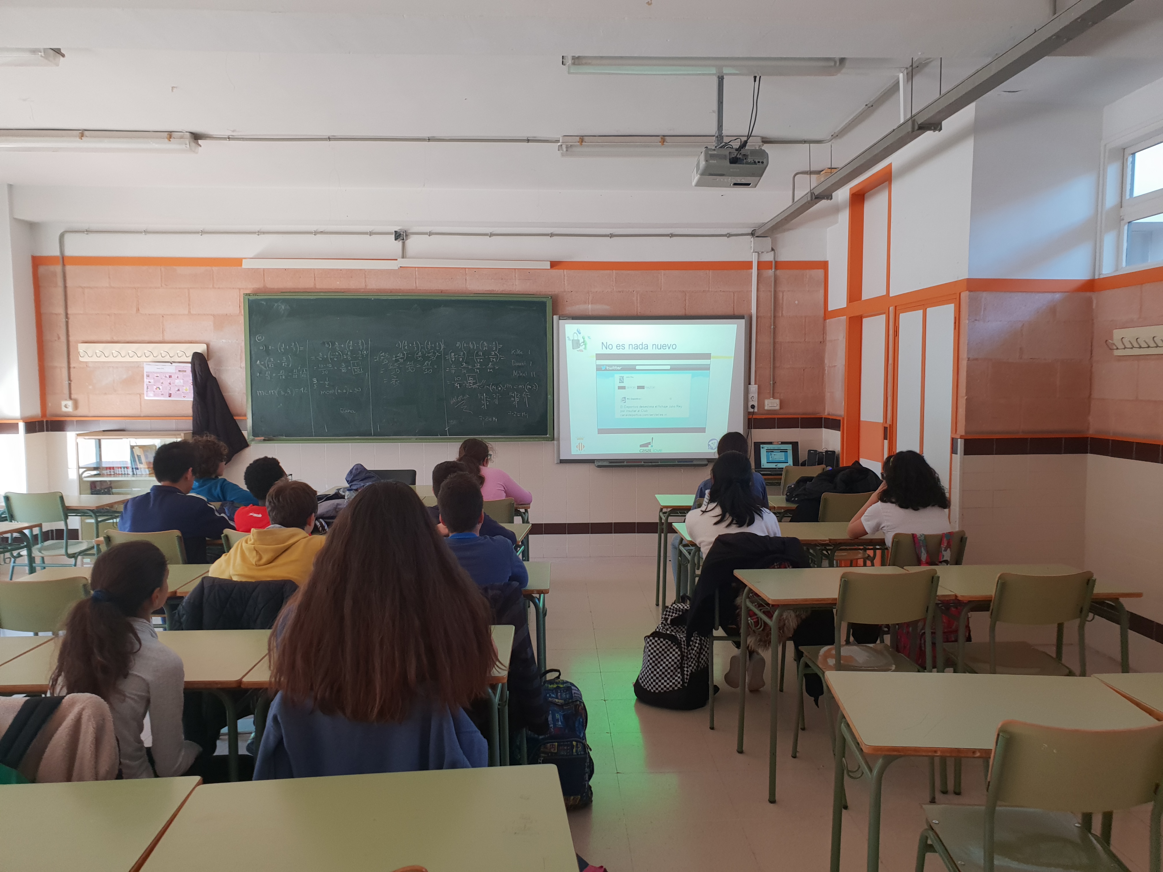 Joventut realitza xarrades sobre l'ús de les tecnologies i internet als instituts de la localitat