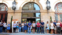 Minut de silenci a Sagunt en senyal de condemna per l'atemptat de Barcelona