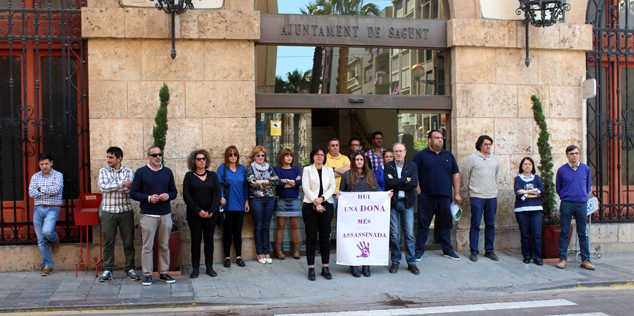 Minut de silenci per un presumpte cas de violència masclista a Almeria