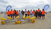 La playa de Puerto de Sagunto recibe las banderas que la acreditan como la más accesible de España