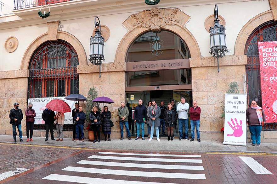 Sagunto guarda un minuto de silencio en señal de condena y repulsa por los presuntos asesinatos machistas perpetrados en Toledo y Vizcaya 