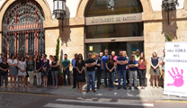Sagunt guarda un minut de silenci per un presumpte cas de violència masclista a Granada