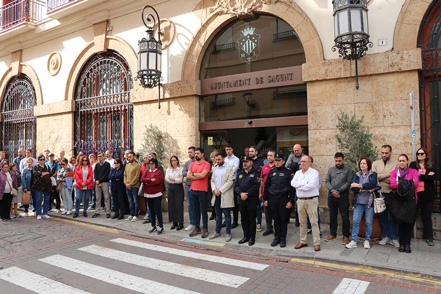 Sagunto se suma al duelo en memoria de las víctimas de la DANA