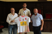 L’Ajuntament de Sagunt rep a Juan Antonio Sarió, subcampió del món de juvenils d’handbol