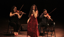 El Teatre Romà va vibrar amb el concert de Silvia Pérez Cruz