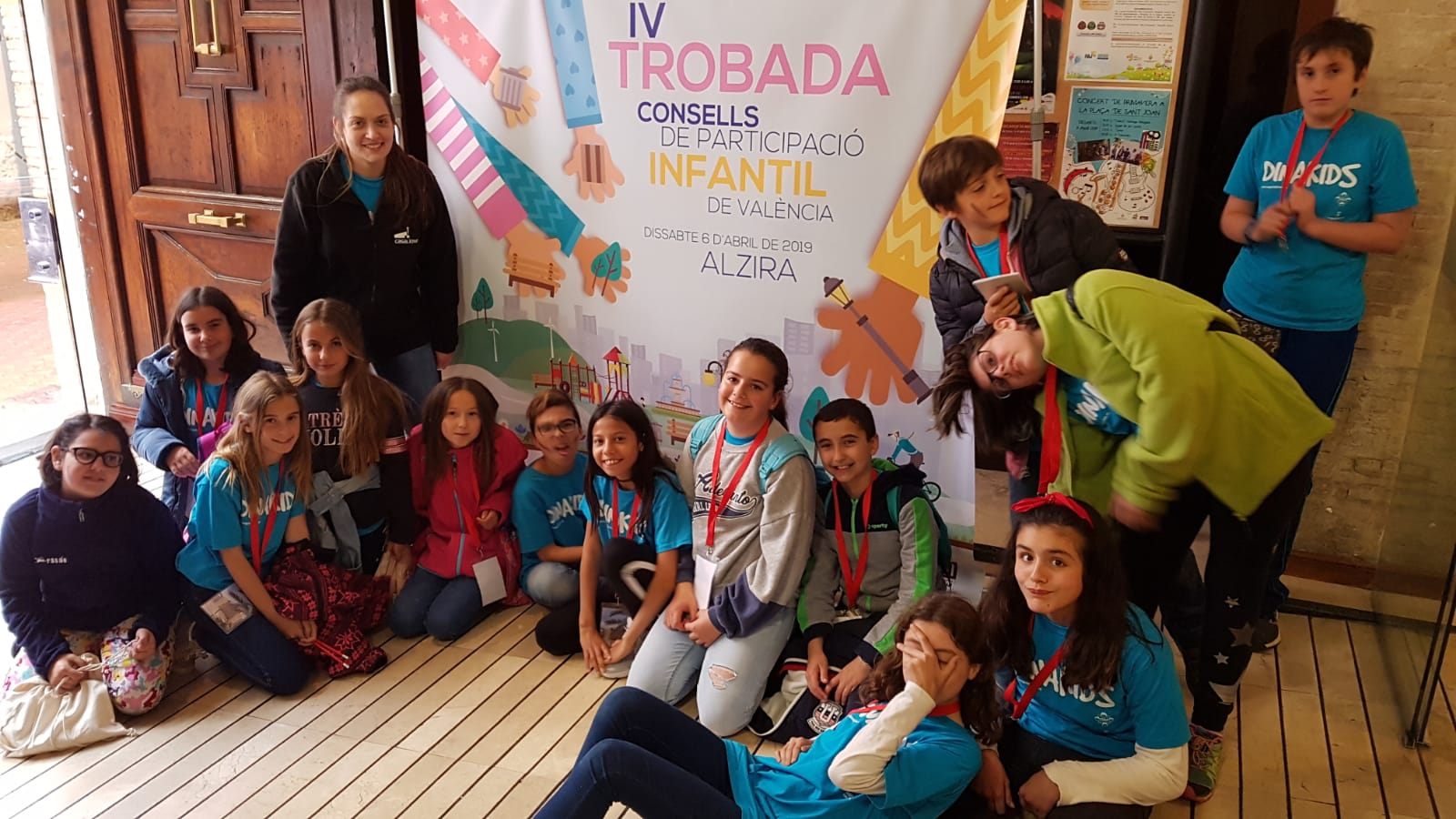  Catorze xiquets i xiquetes de Sagunt participen en la trobada de Consells d’Infància celebrada a Alzira