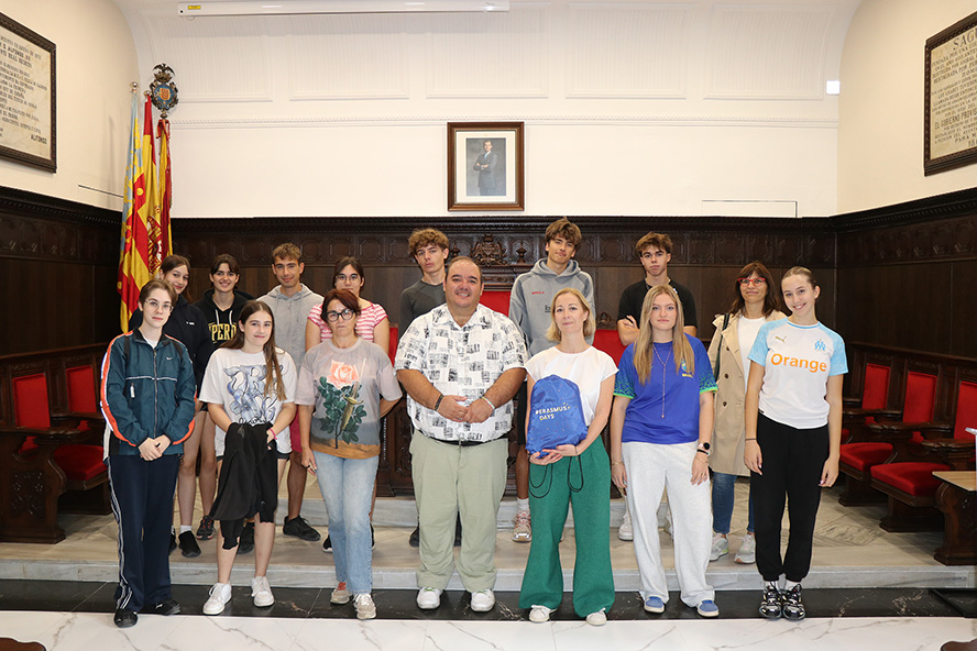 Alumnos y alumnas del Lycée Denis Diderot de Marsella visitan el Ayuntamiento de Sagunto 