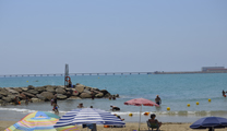 Cuatro personas fueron rescatadas en la zona del espigón en la playa de Puerto de Sagunto 