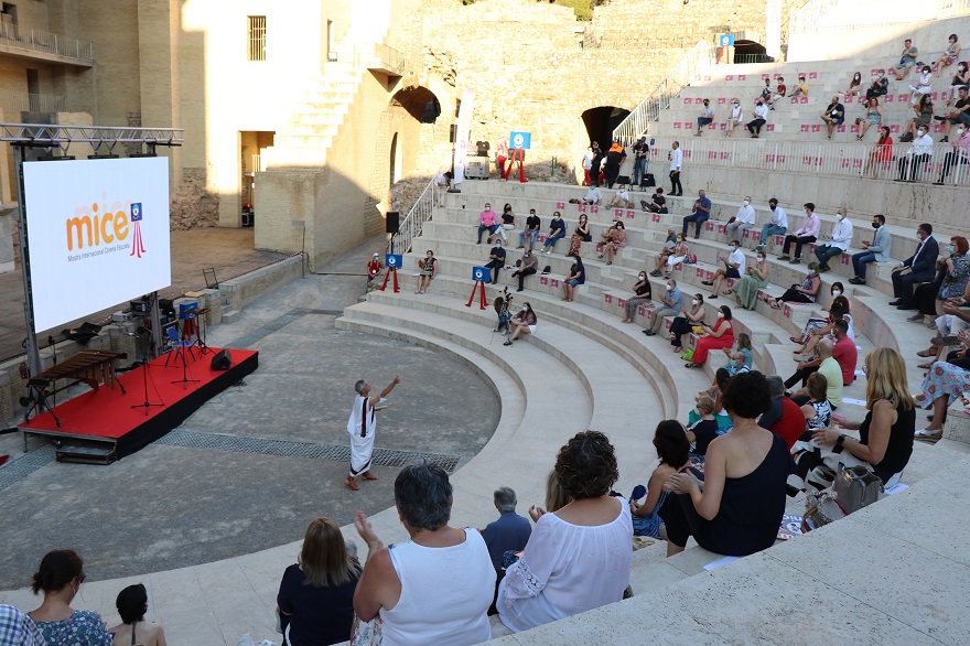 El Teatre Romà va acollir el primer acte presencial de la Mostra Internacional de Cinema Educatiu complint amb les mesures de seguretat