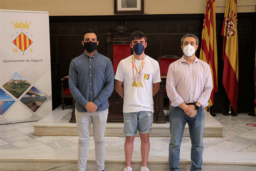 L'Ajuntament de Sagunt rep al campió d'Espanya de Pesca a canya, Guillem Martínez