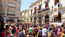 Les festes patronals de Sagunt continuen amb els actes taurins, amb el tradicional concurs de paelles i amb els concerts i discomòbils 