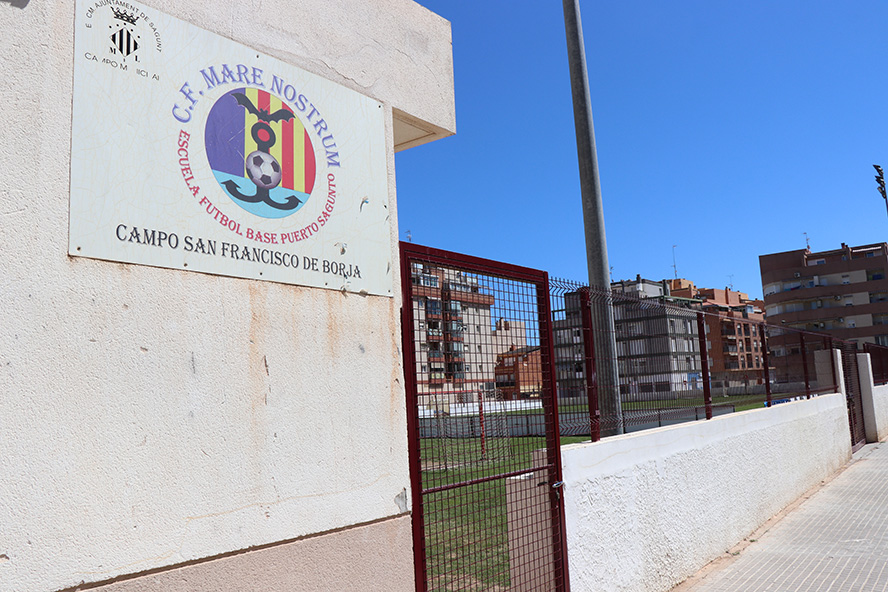 El Ayuntamiento lleva a cabo tareas de mantenimiento en el campo de fútbol San Francisco de Borja