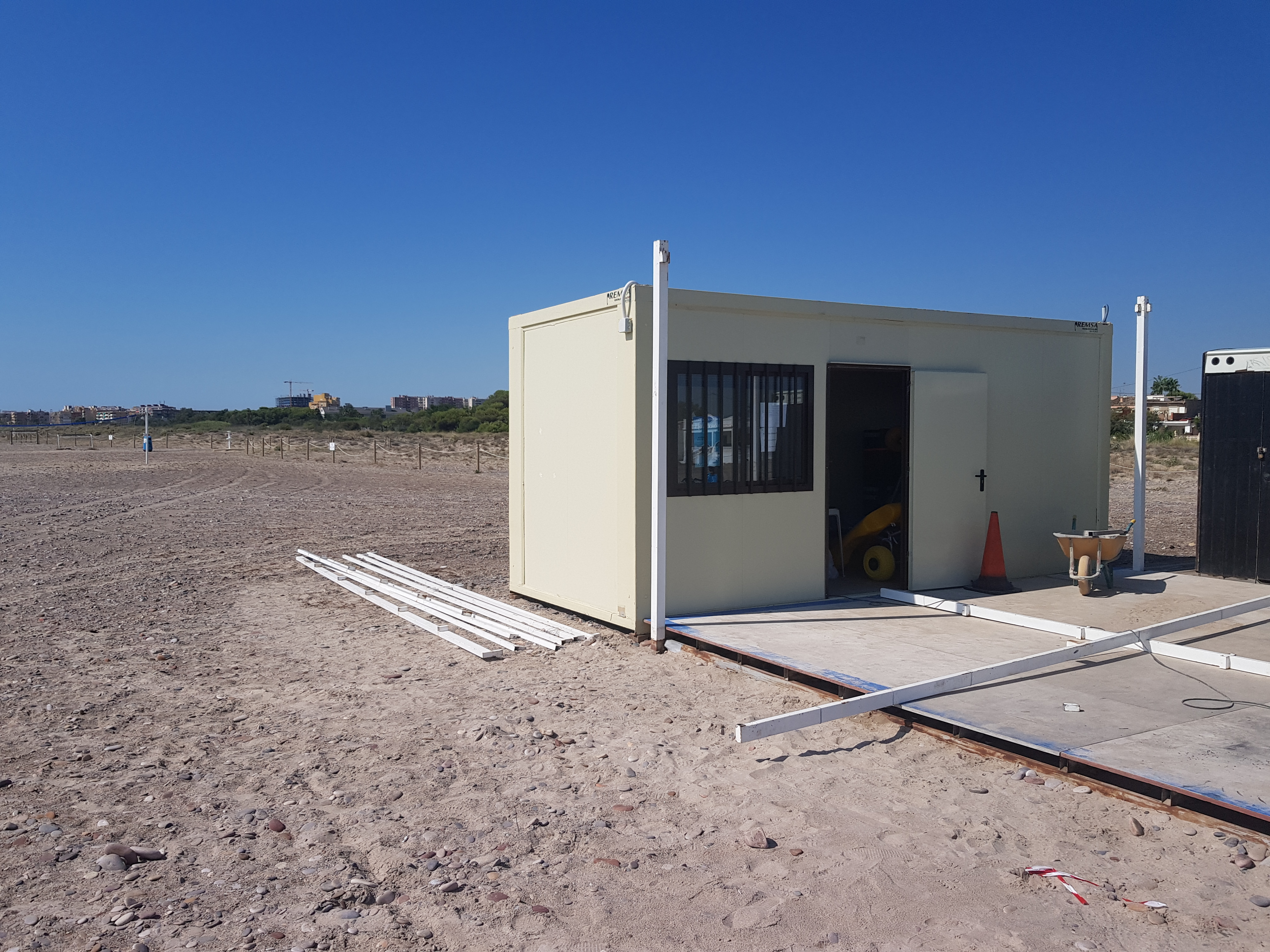 Reparat el punt accessible de la platja d’Almardà