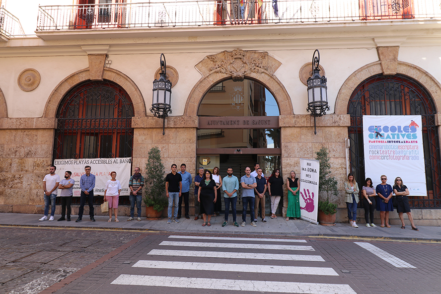 Sagunto guarda un minuto de silencio en señal de condena y repulsa por el presunto asesinato machista en Tarragona