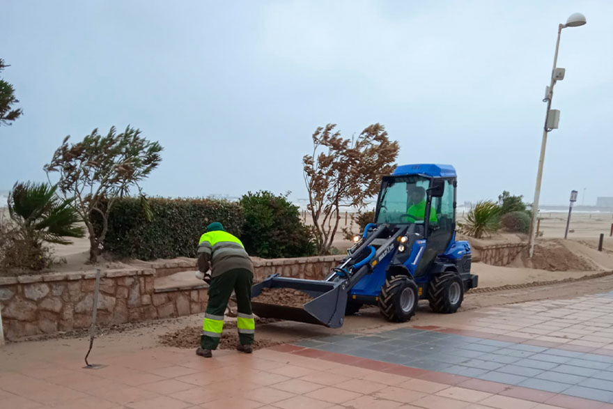 La SAG refuerza sus servicios  tras los daños causados por la borrasca Celia en las playas y el paseo marítimo 