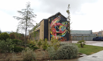 La ciutat té tres macromurals en el trinquet, plaça Bilbao i Triangle Umbral pintats en el festival MésqueMurs