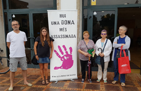 Sagunt guarda un minut de silenci pels presumptes assassinats masclistes ocorreguts a Granada, Castelló i Bilbao