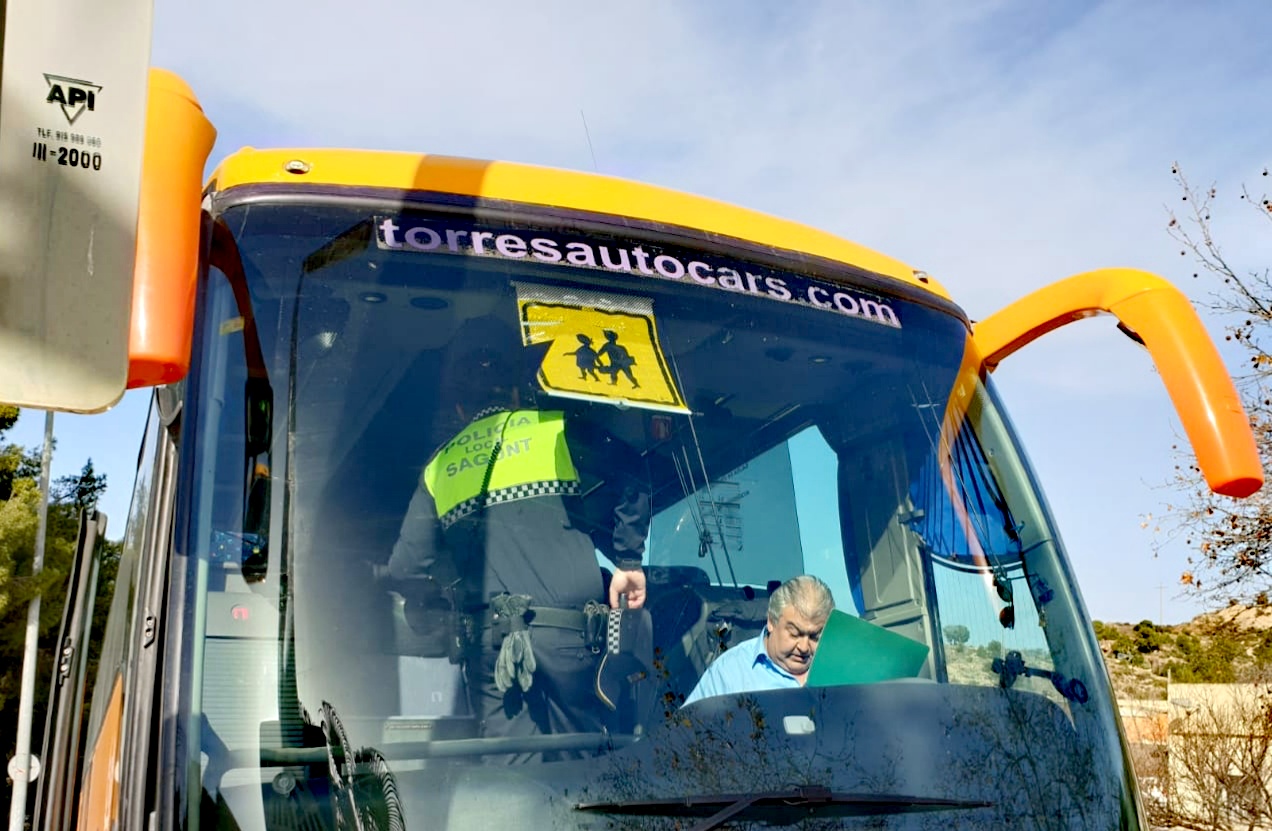 La Policia Local de Sagunt inicia una nova campanya de vigilància i control del transport escolar