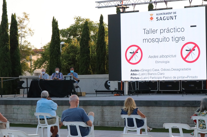 Sanitat reunix el veïnat d’Almardà en una xarrada-taller sobre consells per a previndre el mosquit tigre